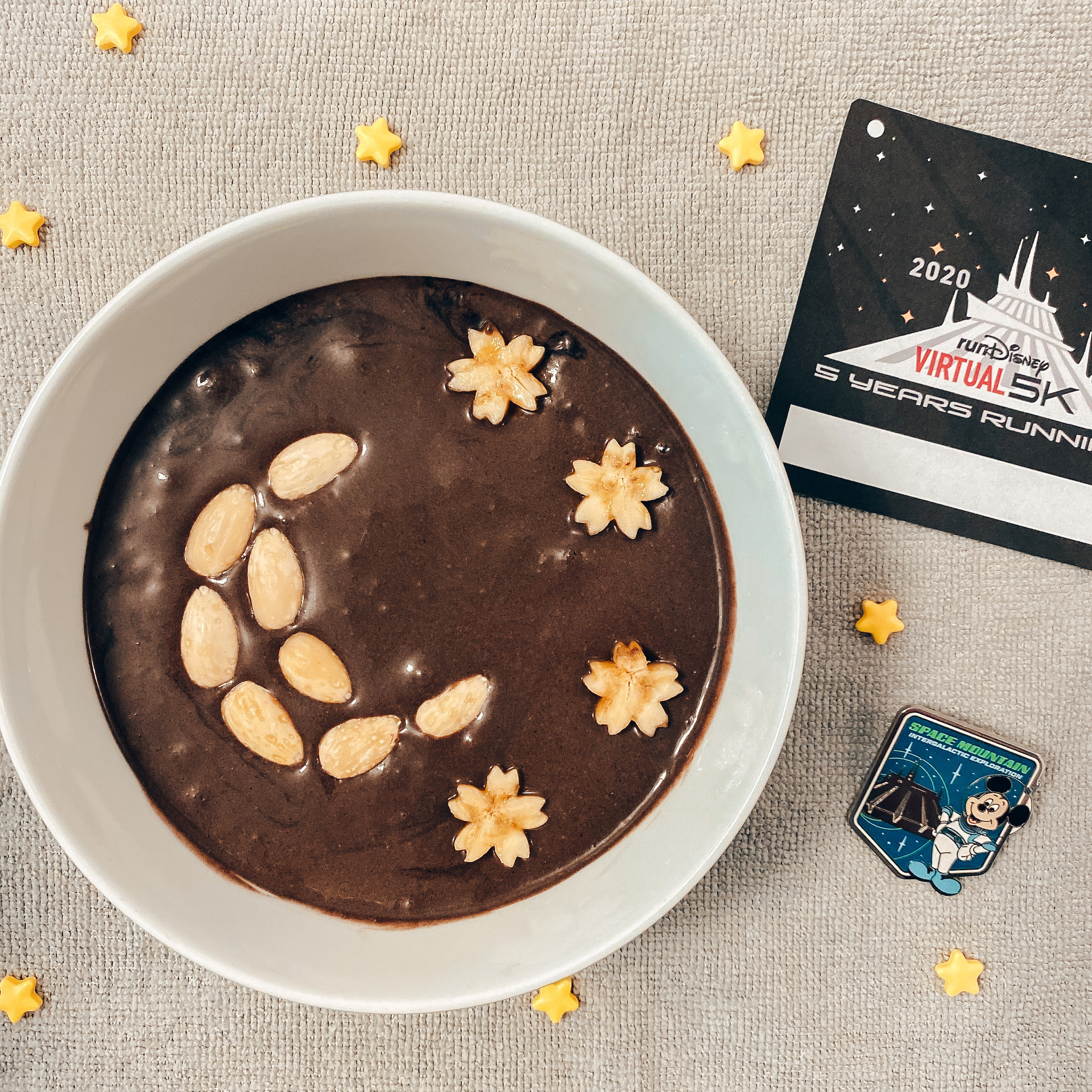 chocolate almond space mountain smoothie bowl with almonds and bananas