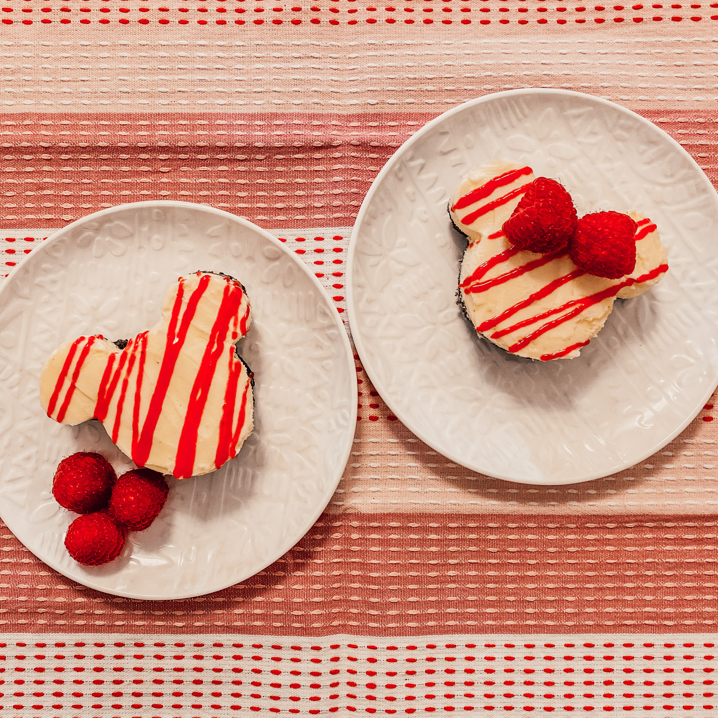 mickey and minnie sweetheart cheesecakes