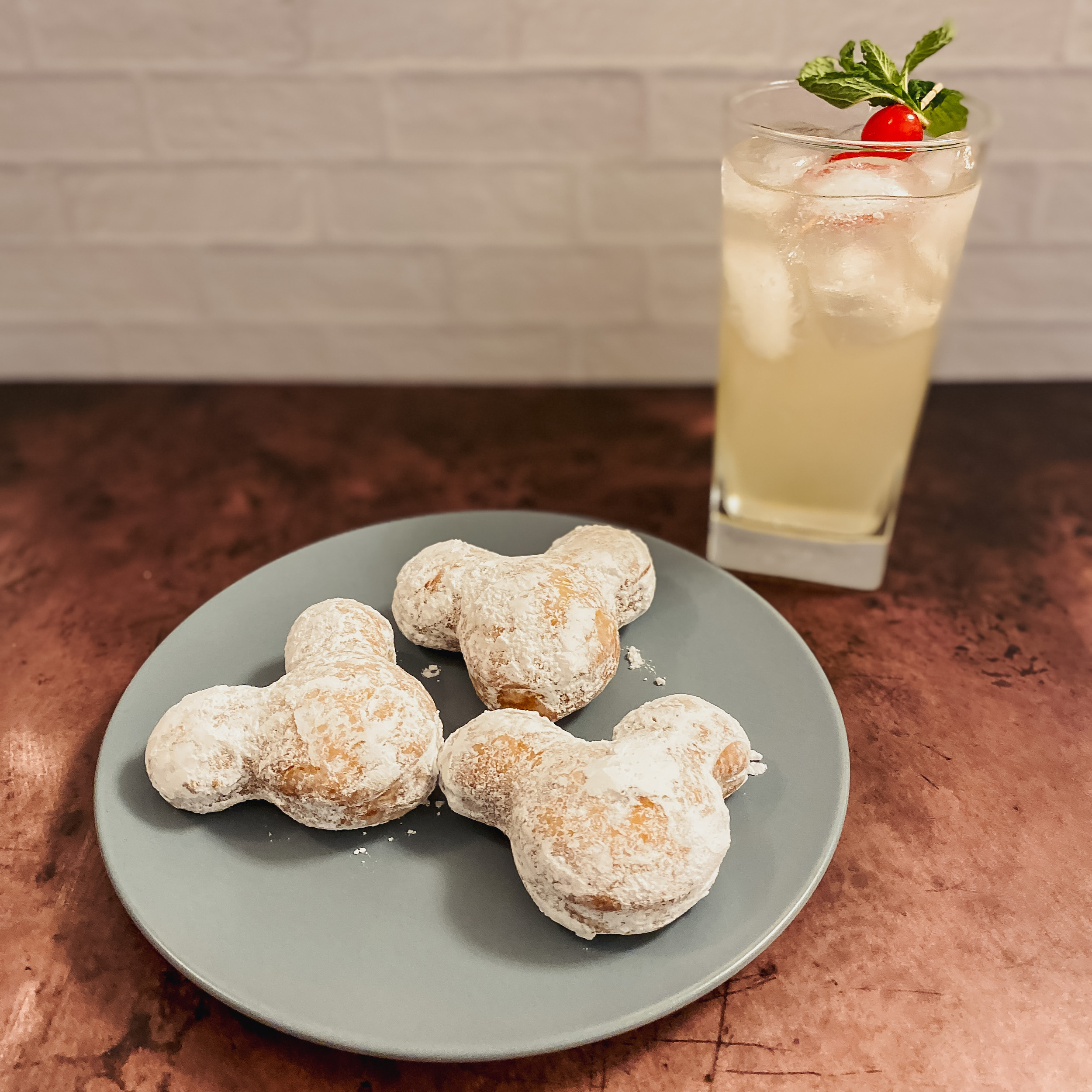 disneyland mint juleps with mickey mouse beignets